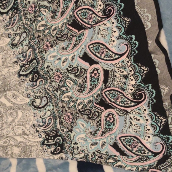 Woman's off the shoulder sun dress - Picture 4 of 7